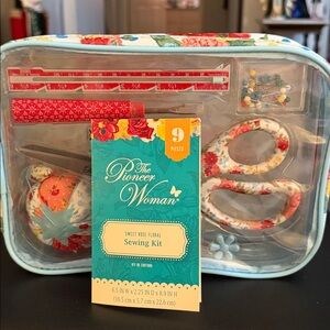 PIONEER WOMAN SEWING KIT